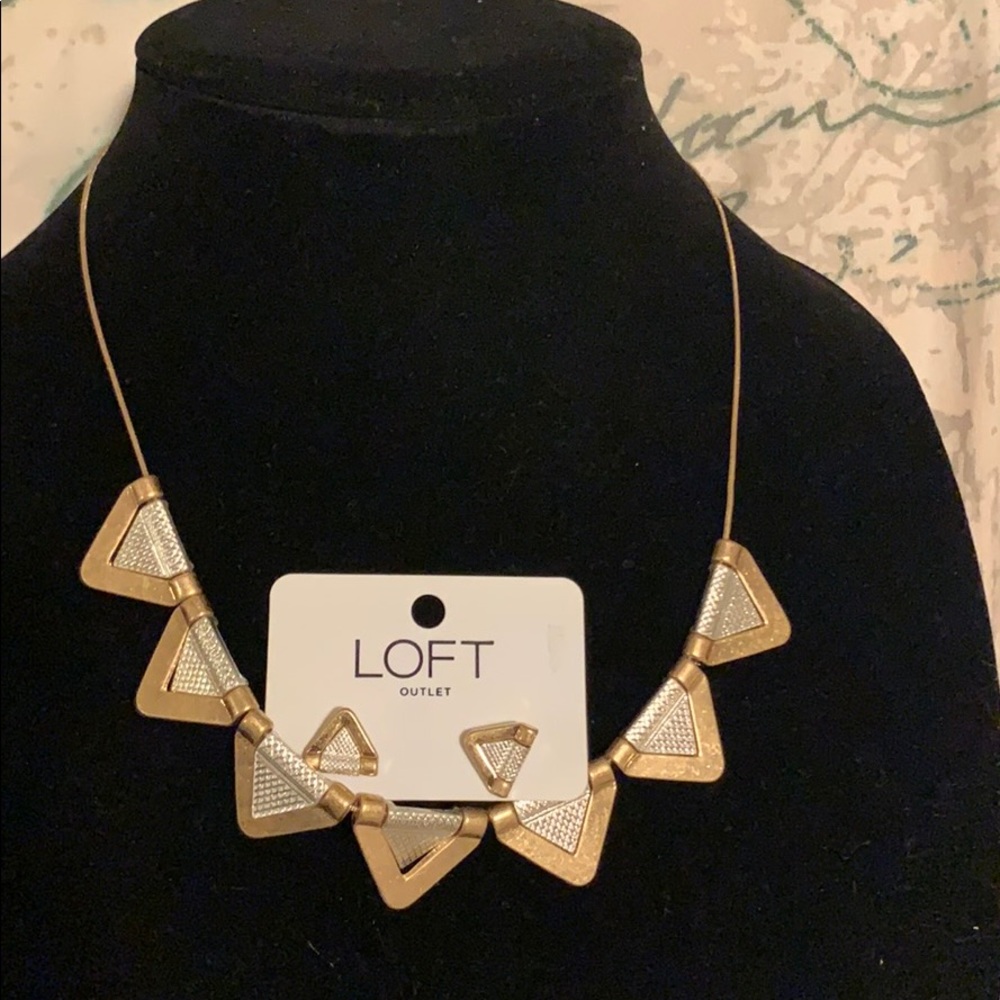 Necklace and earring set